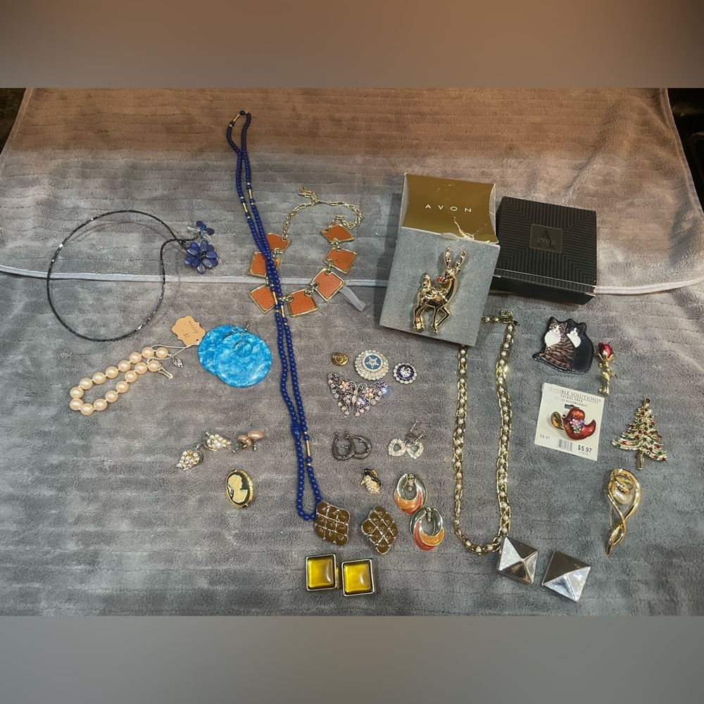 Vintage Avon Jewelry & Miscellaneous Lot